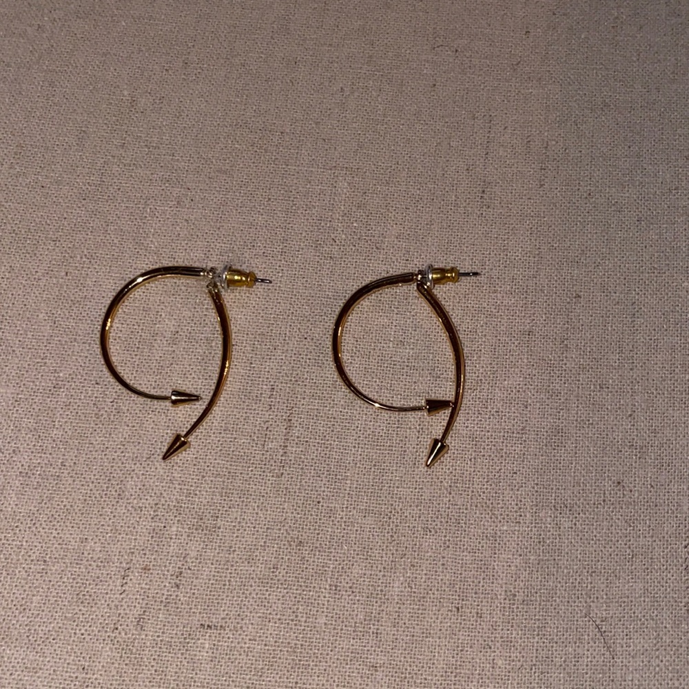 Stella & dot gold earrings